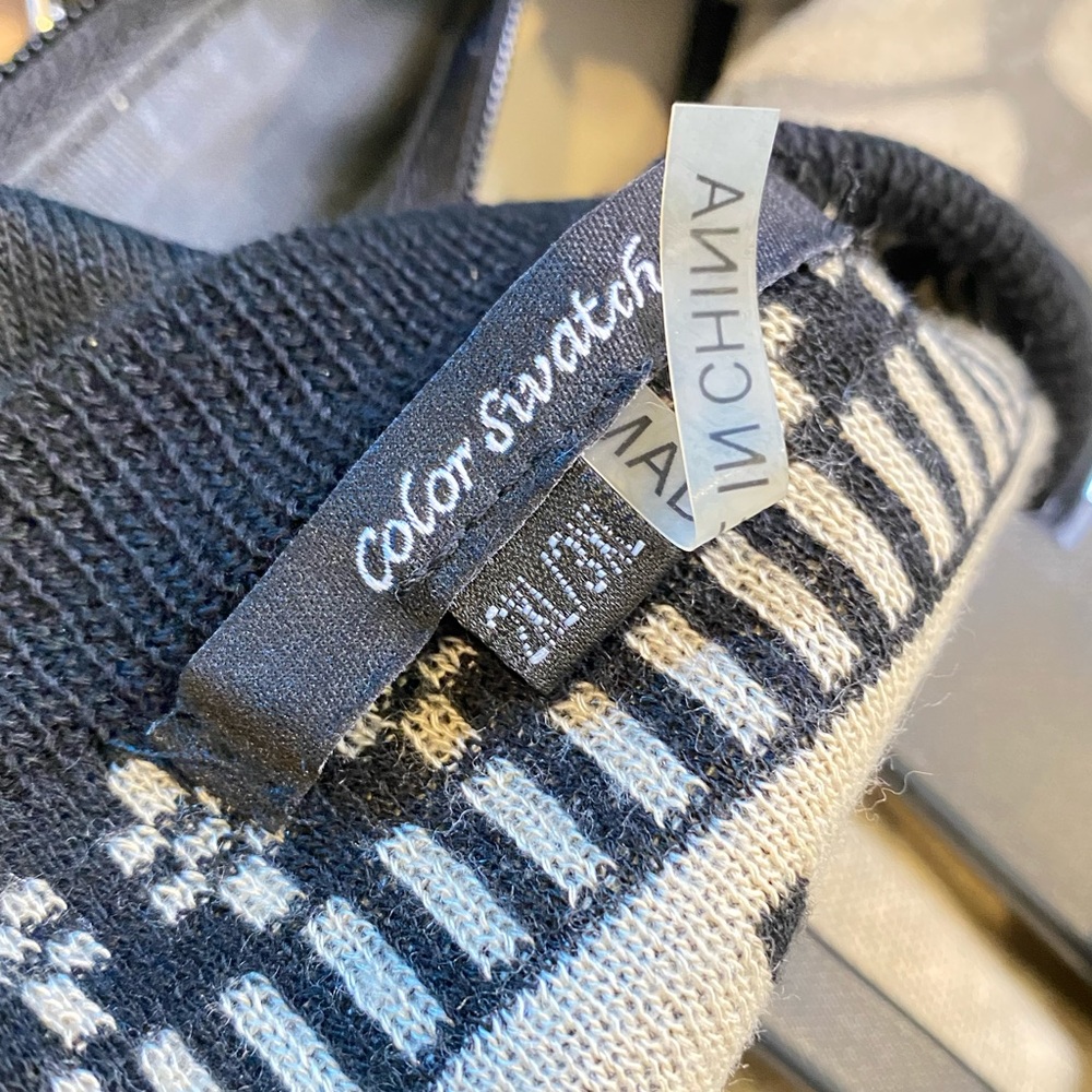 Comfortable Flattering Light Weight Patterned Sha… - image 7